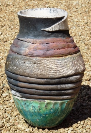 Vase aux colombins raku
