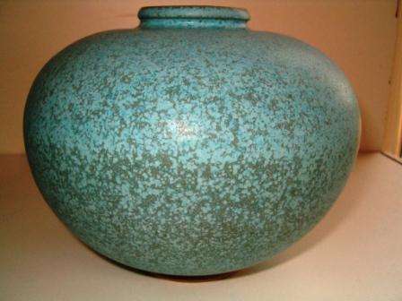 Vase bleu de cuivre cristallisé